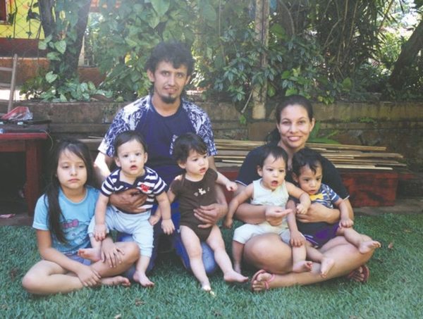 Madre de quintillizos en el 2015 cuenta cómo los cría · Radio Monumental 1080 AM