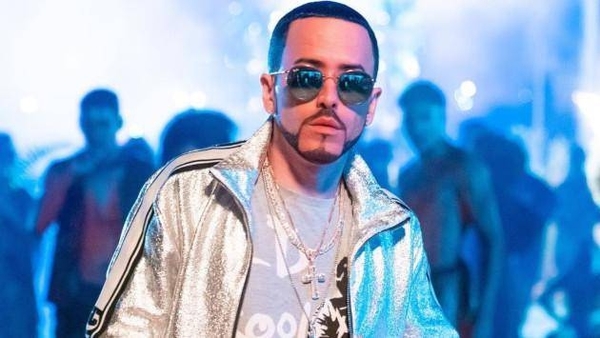 HOY / Yandel volverá al escenario con un concierto virtual gratuito de fin de año