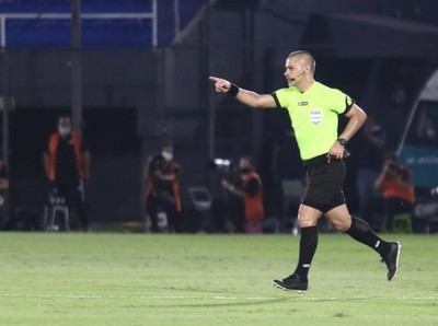 Los jueces de los 4tos. de final - APF