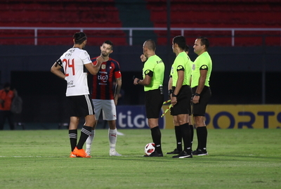 Éber Aquino, una vez más con el clásico en sus manos