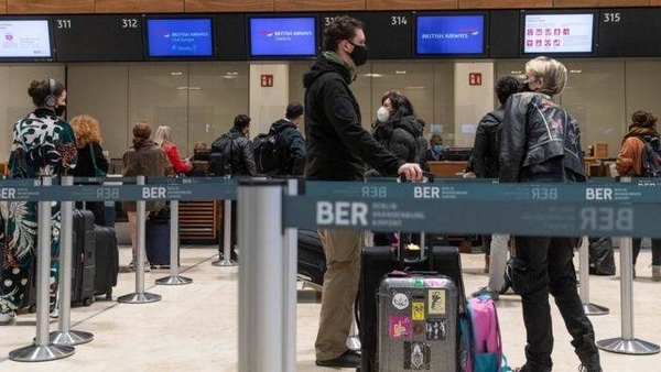 HOY / Prohíben la entrada al país de viajeros que hayan visitado el Reino Unido