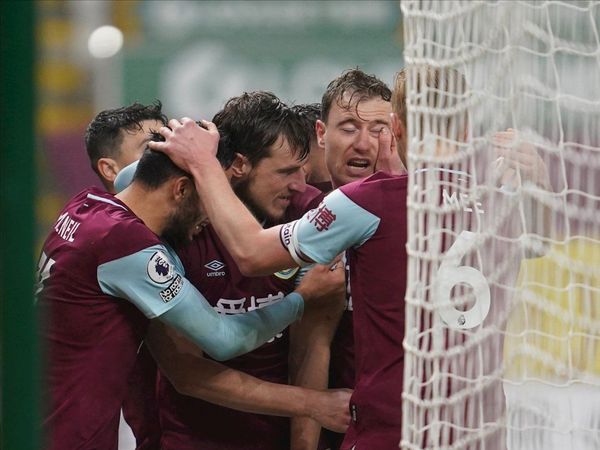 El Burnley logra escapar de los puestos de descenso