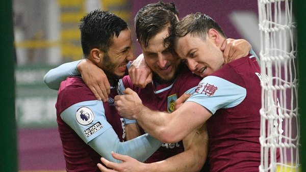 Burnley deja la zona de descenso tras superar al Wolverhampton