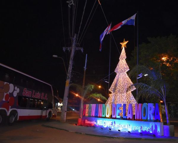 Ambiente navideño invade algunas plazas de Fernando - Nacionales - ABC Color
