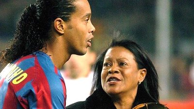 Crónica / Ronaldinho pidió que recen por su mamá enferma