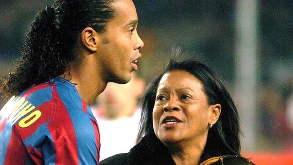 Crónica / Ronaldinho pidió que recen por su mamá enferma