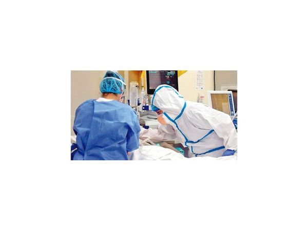 Cuestionan a médicos por incumplir medidas de prevención