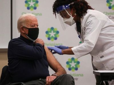 El mundo se protege ante cepa de Covid que aísla al Reino Unido