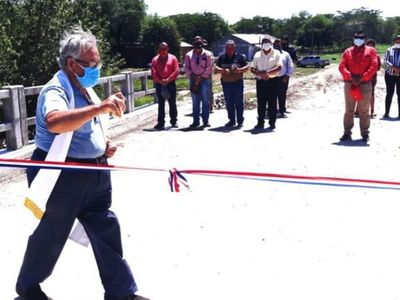 En Puerto Sastre habilitaron un puente