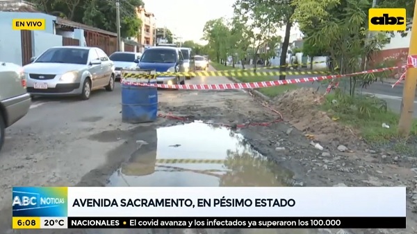 Avenida Sacramento está en deplorable estado, con baches y caños rotos