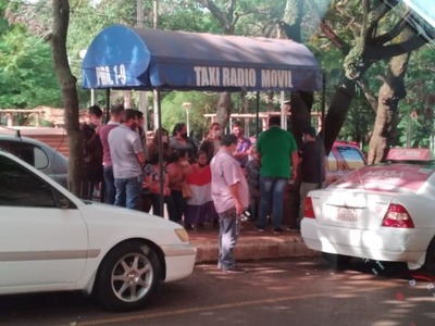 Empleados de conocido supermercado se manifestaron para cobrar sus salarios