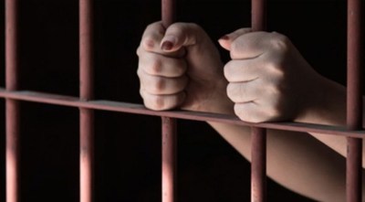 Condenan a 22 años de cárcel a mujer por filmar y repartir video sexual de su hija