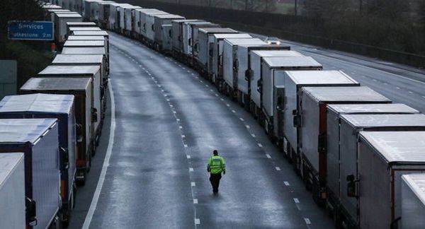La nueva cepa del coronavirus paraliza las fronteras del Reino Unido | .::Agencia IP::.