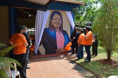 Inauguran mural para homenajear a Diana Eveline