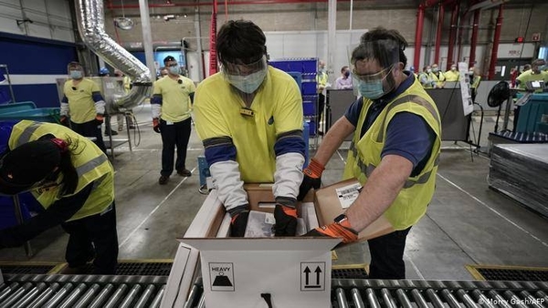 HOY / Nueva cepa: BioNTech confía en su vacuna pero dice que podrá rediseñarla en 6 semanas