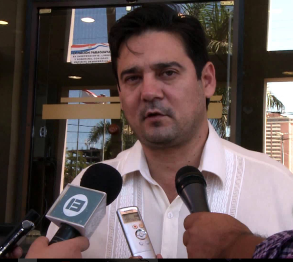 "No da gusto que en nuestro Partido se peleen como gatos y perros", dice Buzarquis