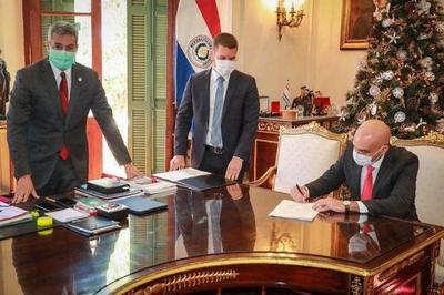 Mario Abdo promulga ley del uso obligatorio de tapabocas y la de compra de vacunas anti-Covid – Prensa 5