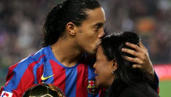 Mamá de Ronaldinho en terapia por cuadro de covid-19 y pide oración