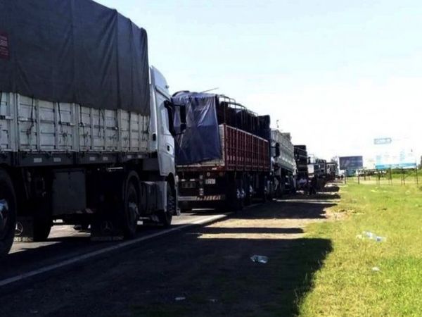 Peligra provisión de frutas y verduras por bloqueo en Clorinda