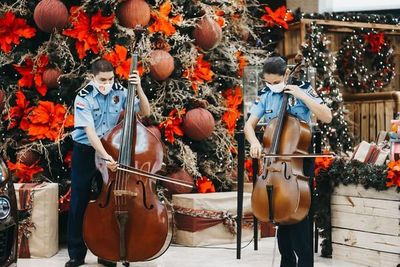 Banda de la Policía sorprende con música en shopping - Música - ABC Color