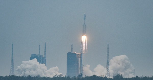 La Nación / China realiza vuelo inaugural de un nuevo cohete que a largo plazo será reutilizable