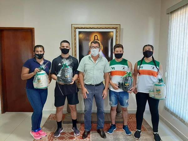 MUNICIPALIDAD RECONOCIÓ LABOR DE ATLETAS Y BOMBEROS EN TOMÁS R. PEREIRA