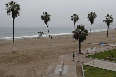 Perú cierra playas, incrementa toque de queda y disminuye aforo a comercios - MarketData