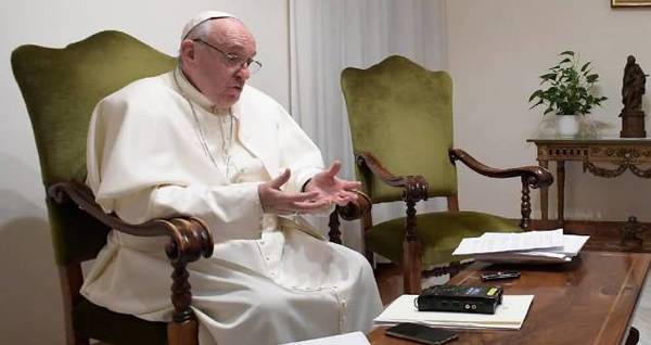 Dos cardenales cercanos al papa dieron positivos al Covid