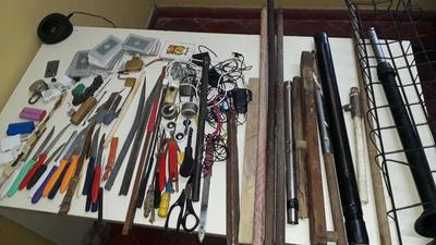 Requisas en penitenciarías permite incautación de armas blancas, whisky, chicha y marihuana - ADN Digital
