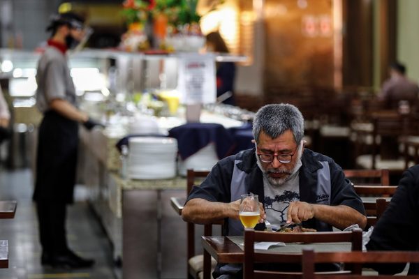 La confianza de los consumidores en Brasil encadena su tercera caída consecutiva - MarketData