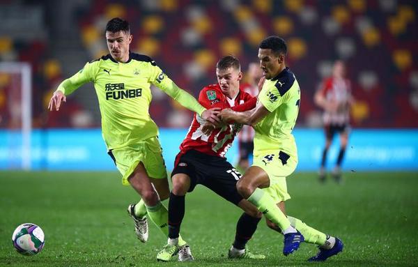 Brentford elimina al Newcastle de Almirón