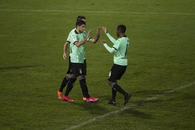 ¡Por fin! Julio Villalba juega y anota su primer gol con el 'Gladbach'