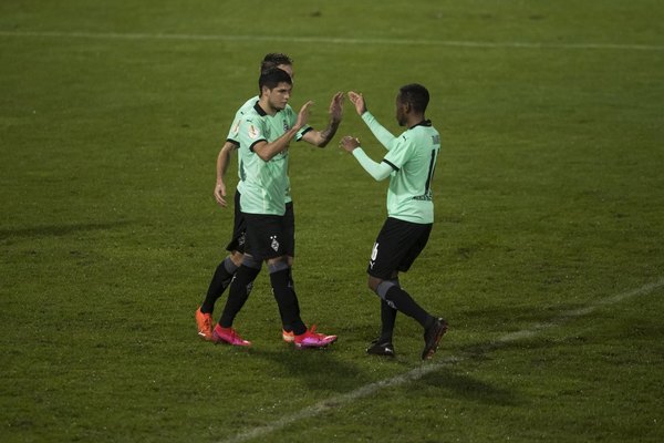 ¡Por fin! Julio Villalba juega y anota su primer gol con el 'Gladbach'