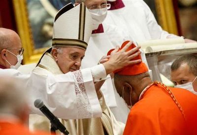 Dos cardenales del Vaticano, ayudantes del Papa, dan positivo por Covid-19