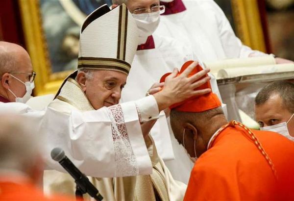 Dos cardenales del Vaticano, ayudantes del Papa, dan positivo por Covid-19