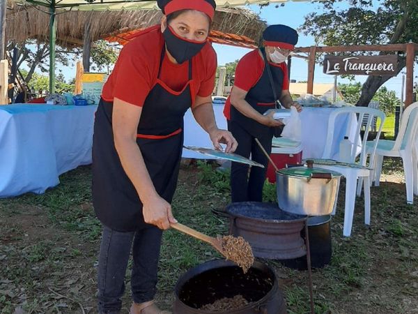 Emprendedores hacen feria para promocionar la chastaca