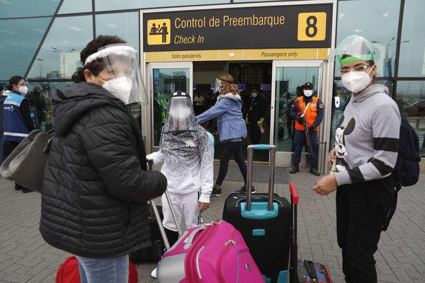 Retrasos y cancelaciones de vuelos por la huelga de controladores en Perú - MarketData