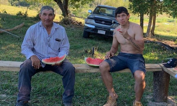 “Búfalo” Ovelar paró la pelota y se puso a trabajar en el campo