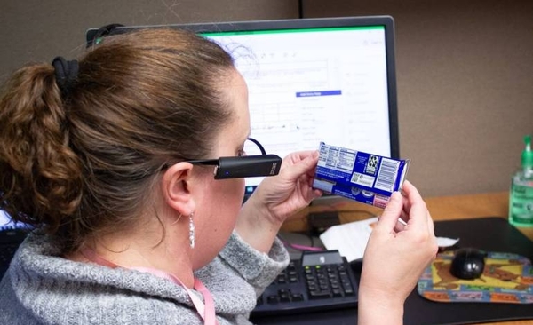 HOY / OrCam MyEye, dispositivo para personas con discapacidad visual estará disponible el martes 29
