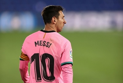 Messi convierte su gol número 644 y es el máximo goleador de la historia en un mismo club