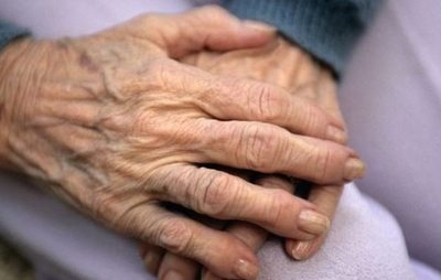 Fiscalía imputa a un hombre por maltratar a su madre