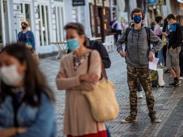Reino Unido no descarta confinar más zonas por la nueva cepa