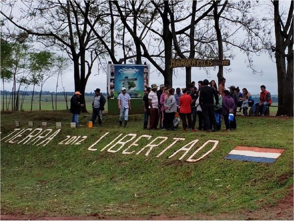 Marina Cué: Kanonnikof celebra regularización de tierras