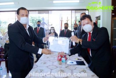 Presidente Guillén reconoce labor de coordinares, supervisores, directores, docentes, alumnos y padres de todo el Amambay