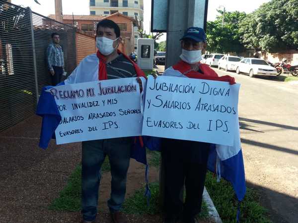Funcionarios de aguatera privada reclaman atrasos de 7 años en pago por seguridad social - Megacadena — Últimas Noticias de Paraguay