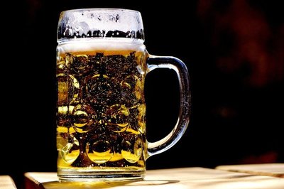 Advierten que consumo excesivo de alcohol incrementa el riesgo de cuadros graves de COVID-19 - El Trueno