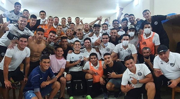 El festejo de Olimpia en el vestuario