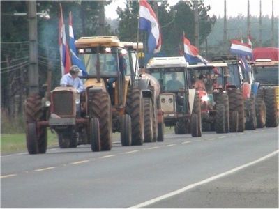 A casi un mes de iniciar manifestación, productores siguen esperando respuesta del Gobierno