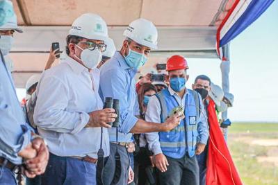 En pleno vuelo Abdo cambia su agenda y viaja de Ayolas a Concepción - ADN Digital