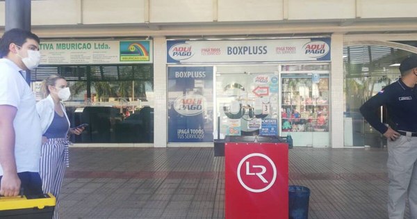 La Nación / Daño de US$ 4.200.000 a Copaco: allanan tienda de un shopping en Mariano